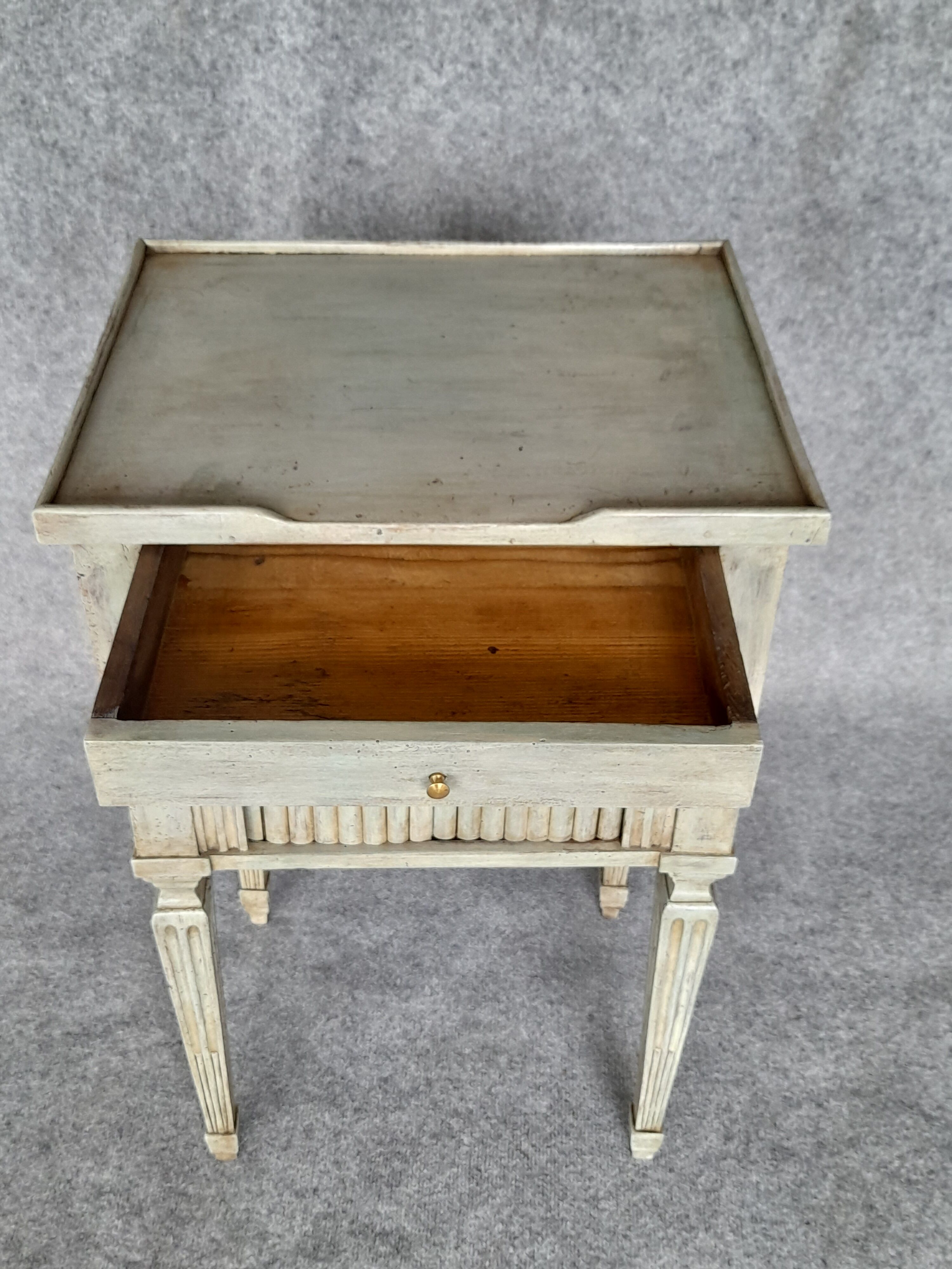 Bedside Louis XVI lacquered