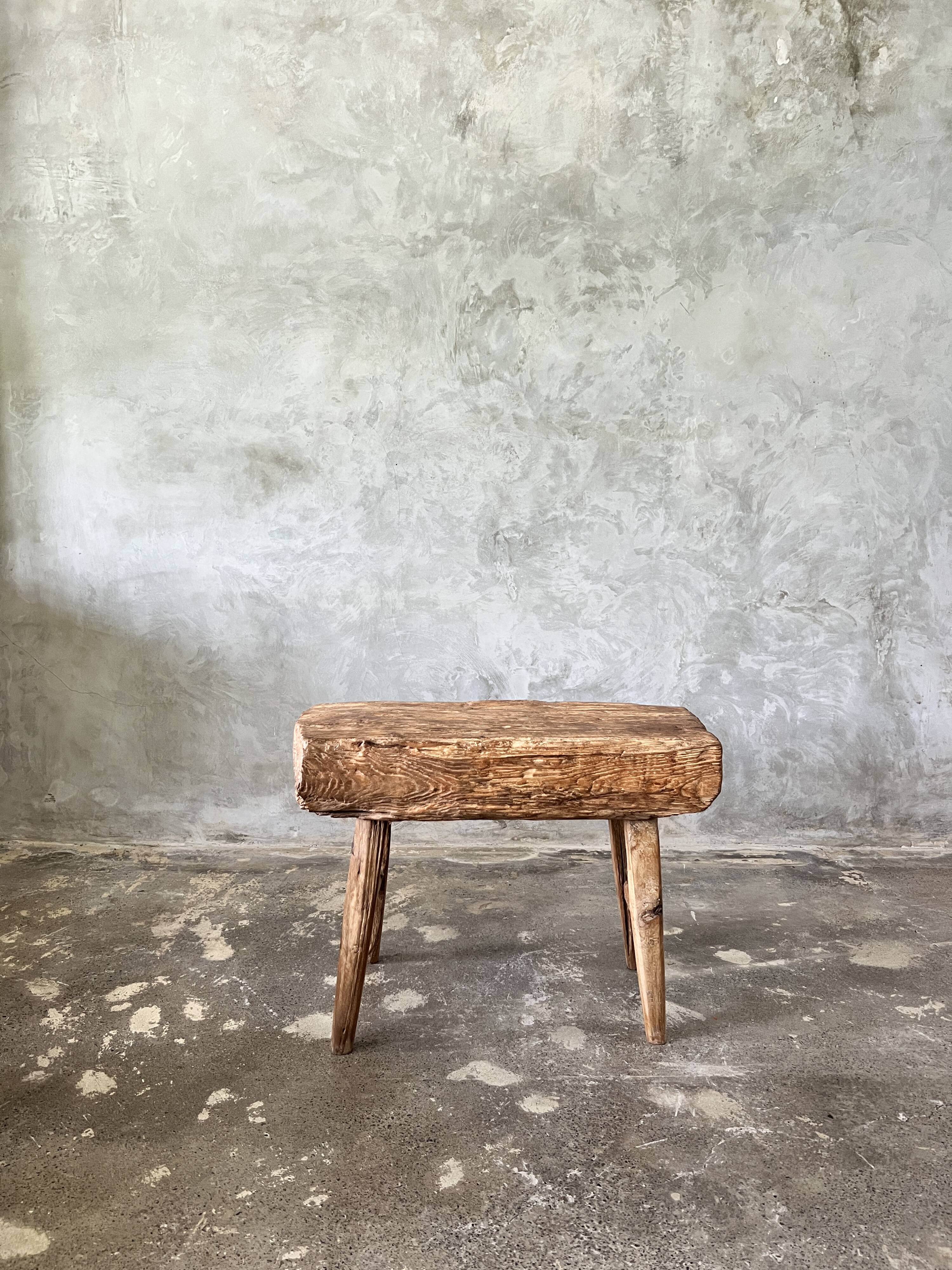 Small organic bench in blond Asian teak quadripod - Tujuh