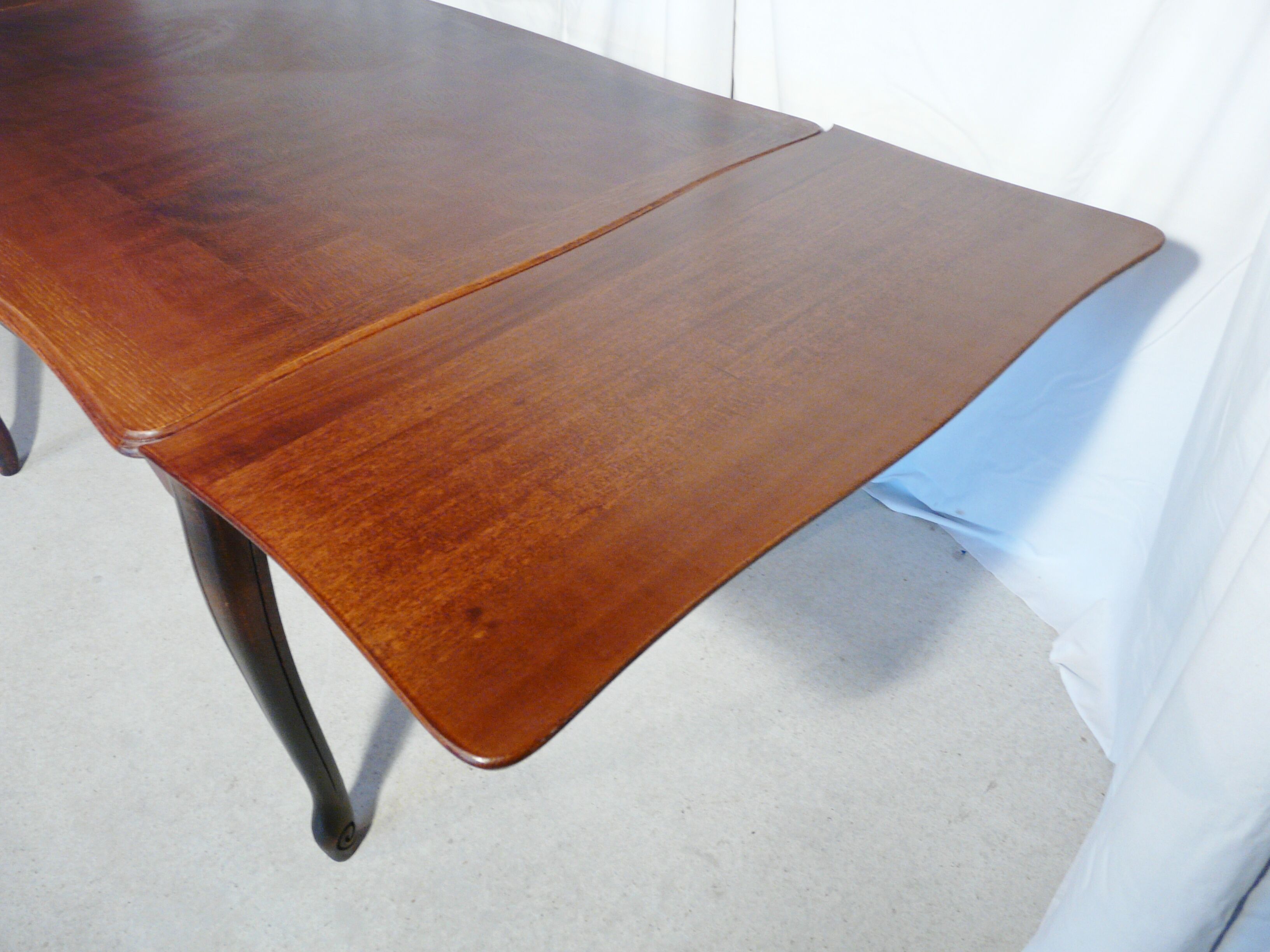 Stretchrectangular regency-style table in solid wood