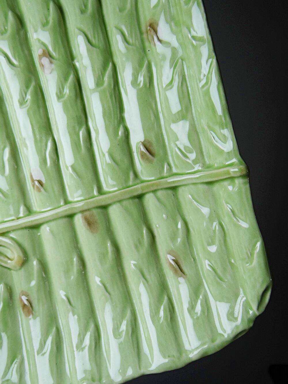 Asparagus service in earthenware, trompe-l'œil decoration, vintage 1970s-1980s.