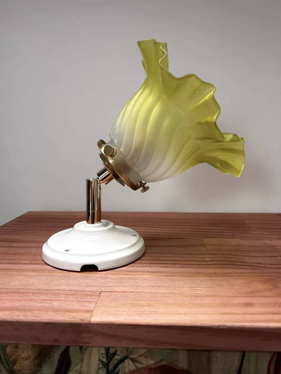 Vintage tilting wall lamp