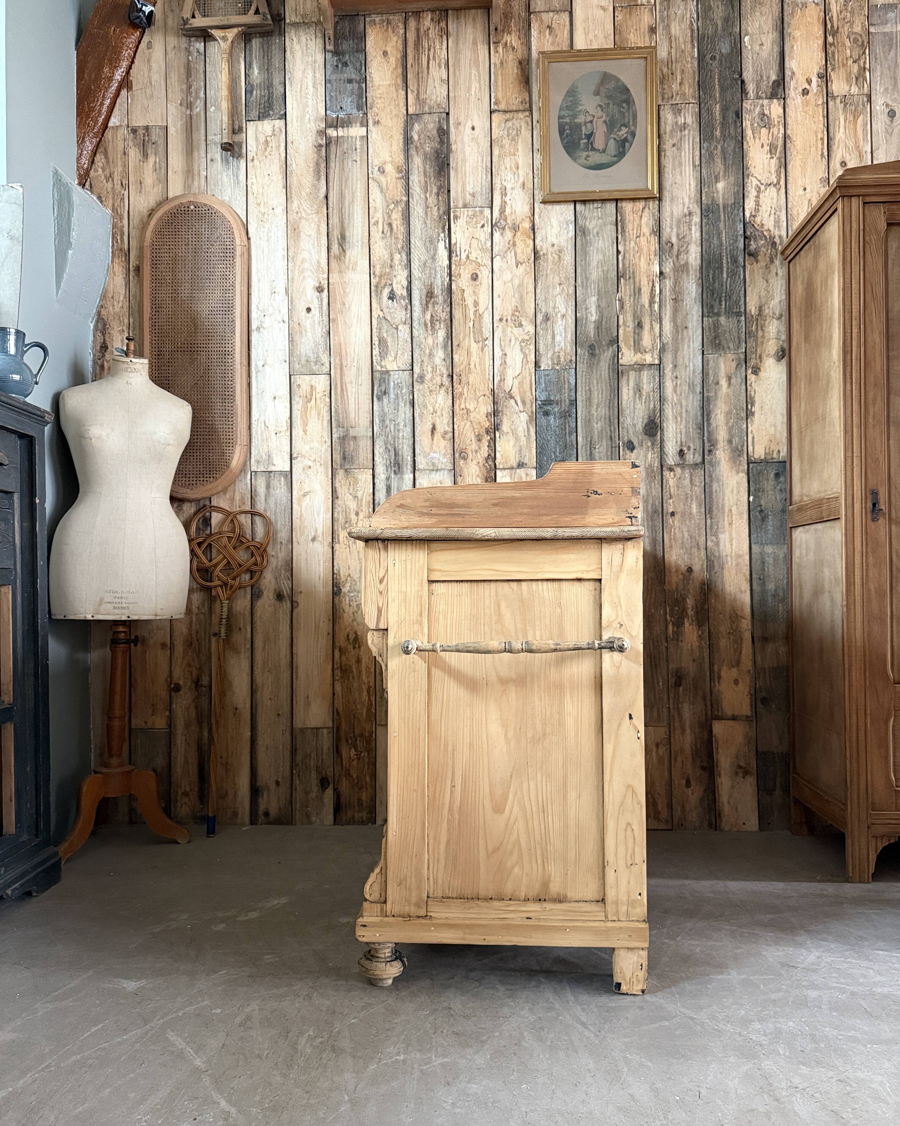 English pine chest of drawers