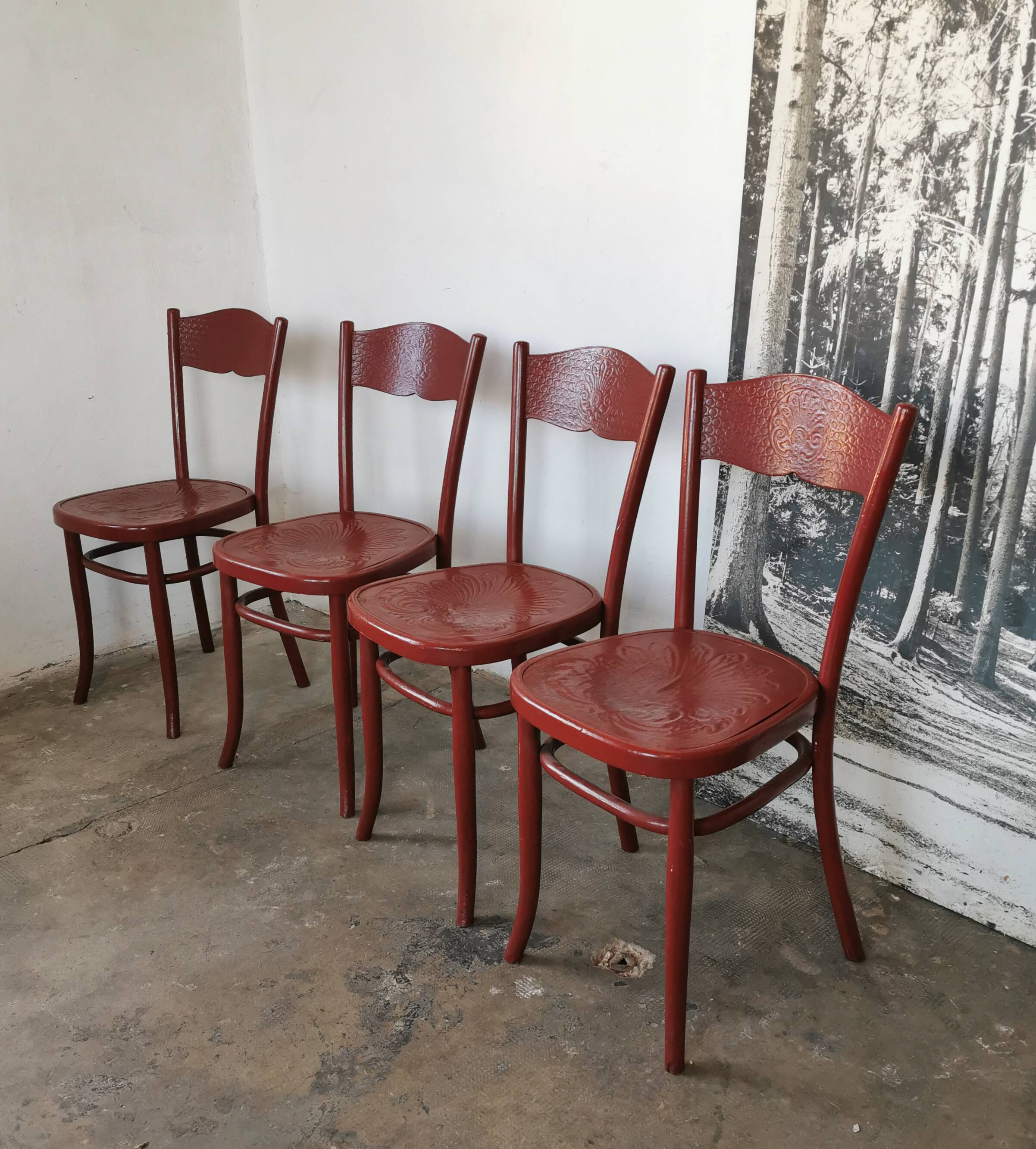 Set of 4 curved wooden bistro chairs Fischel