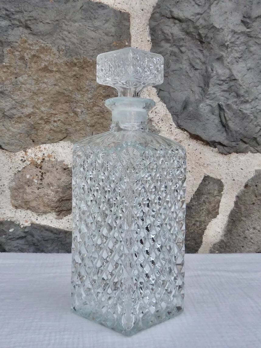 Glass whiskey decanter