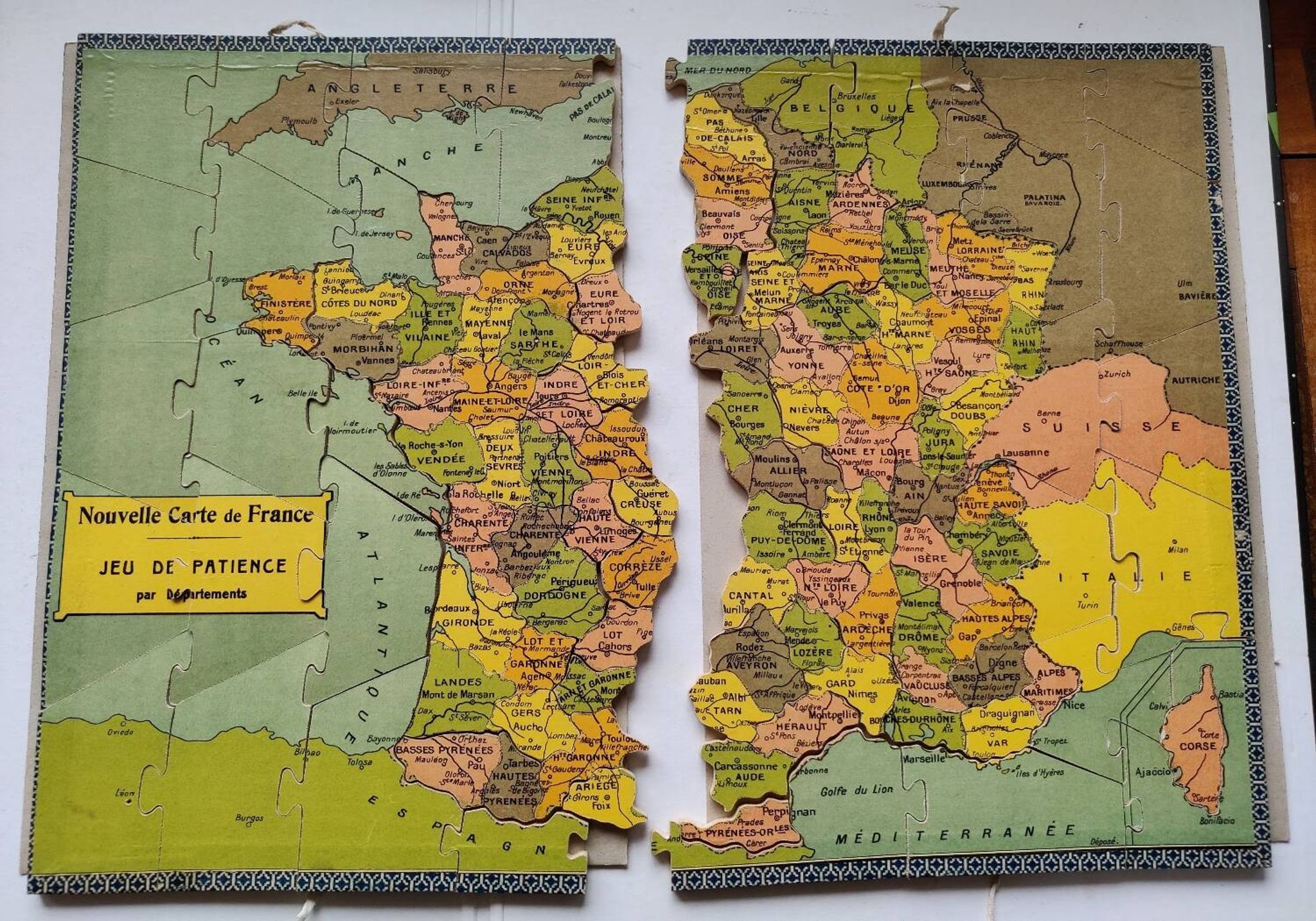 Patience game puzzle France by department Saussine antique