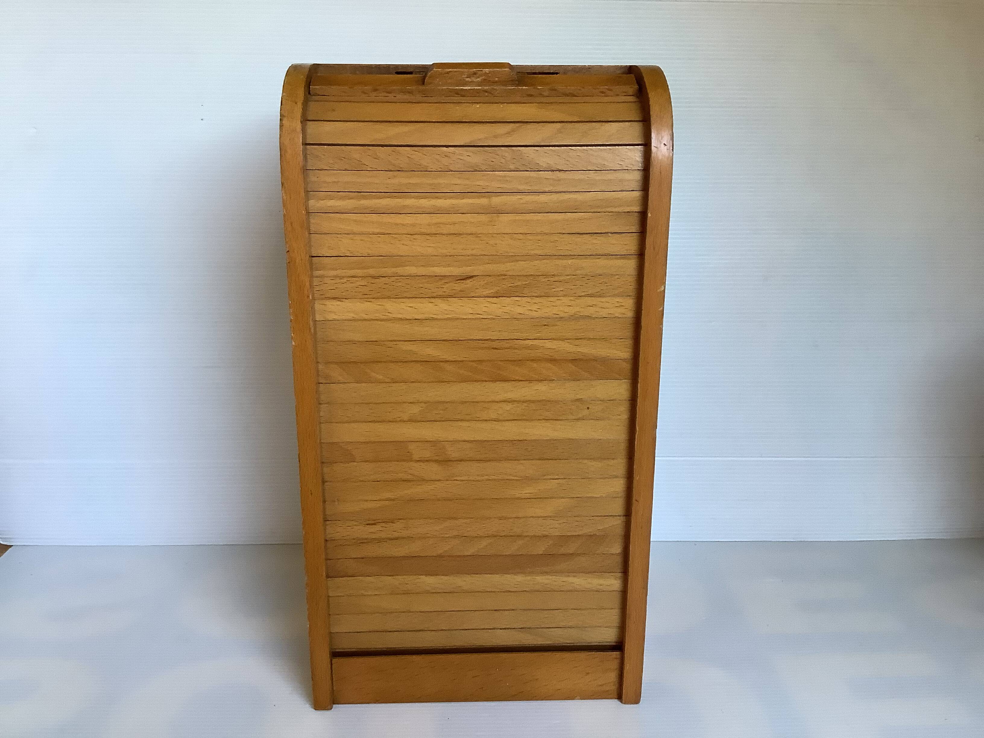 Wooden box rolling curtain dovetails