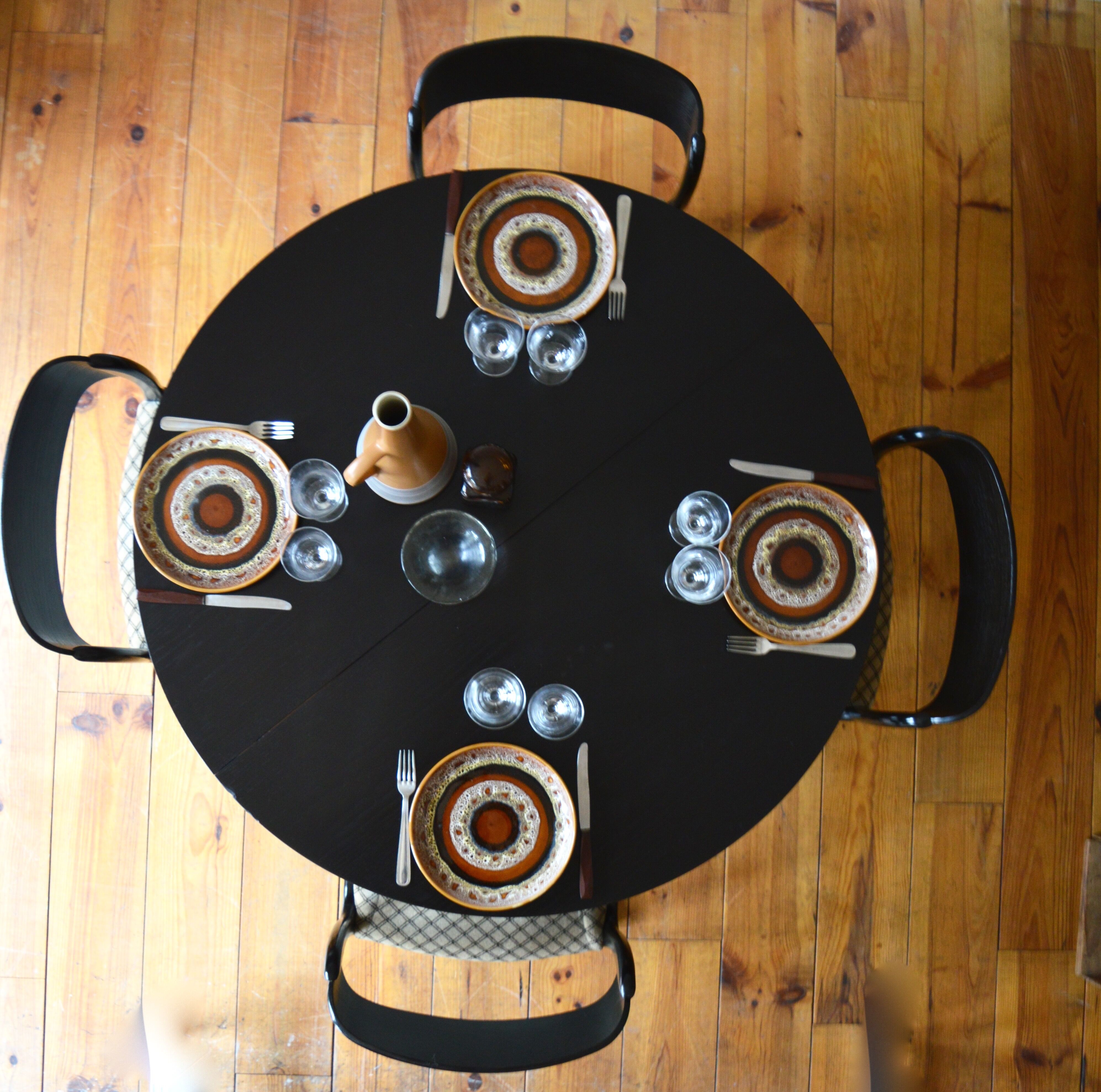 Ensemble table et chaises traîneau Baumann