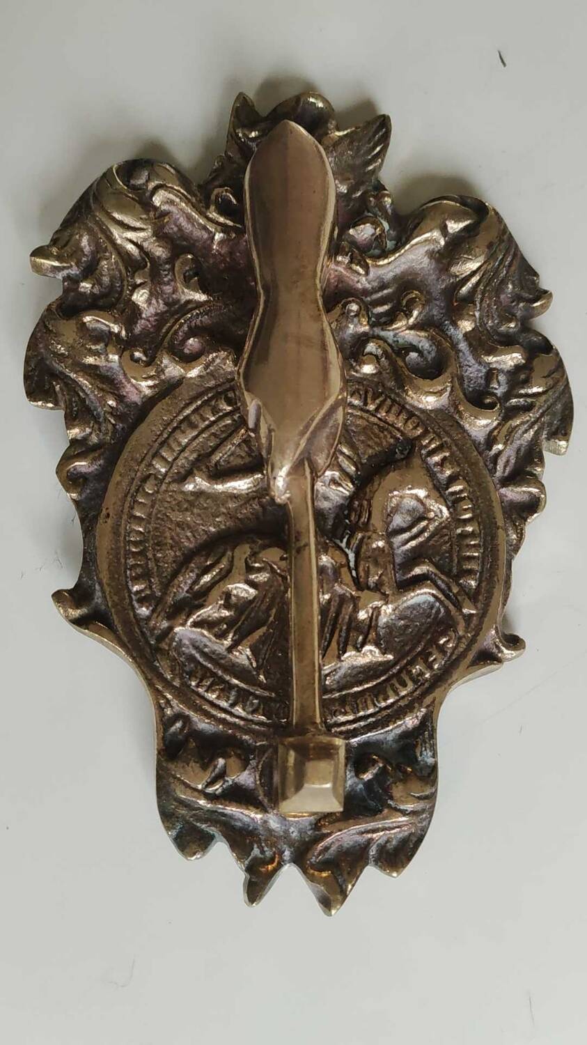 French masonic door knocker/knocker of the templars, in cast bronze. knight medallion, hand with hammer