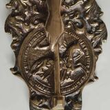 French masonic door knocker/knocker of the templars, in cast bronze. knight medallion, hand with hammer