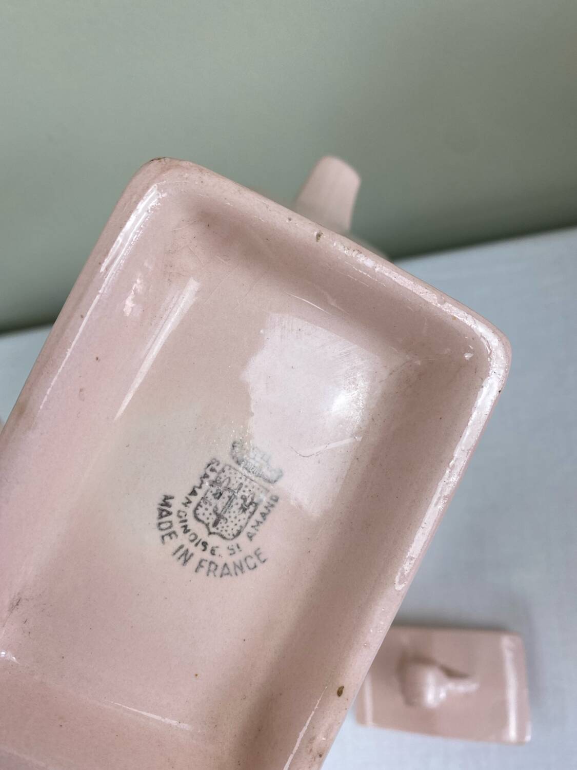 Théière art déco rose