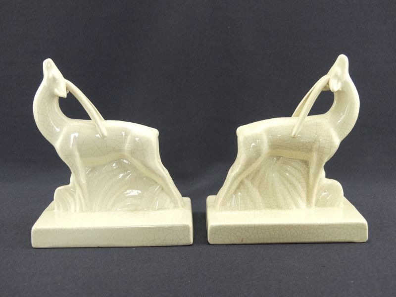 Onnaing, paire de serre-livres antilopes en craquelé Art Déco