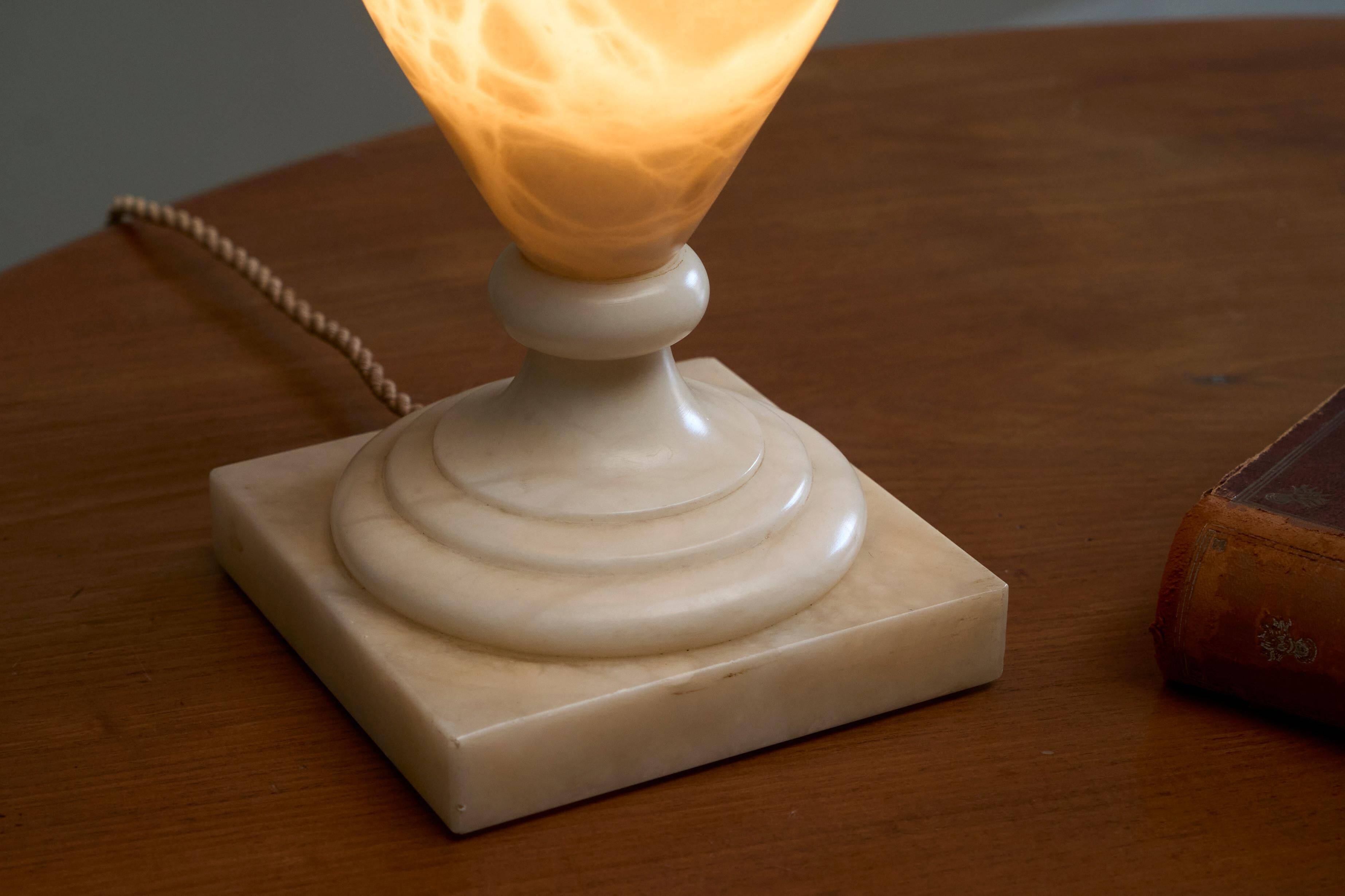 Mid Century table lamp in alabaster 1970