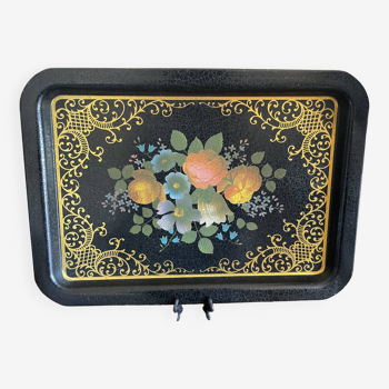 Iron tray with flower decoration