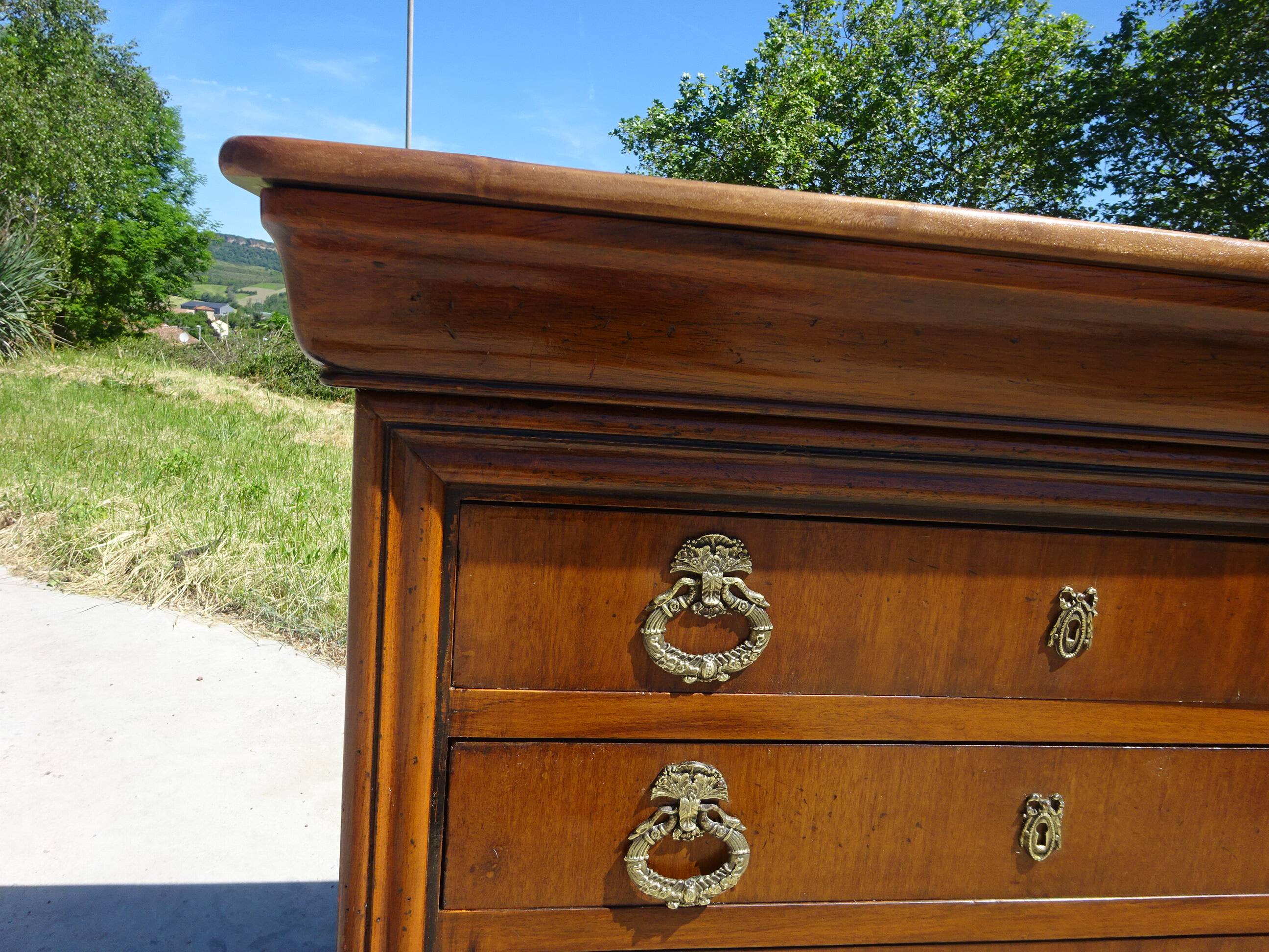 Commode 4 tiroirs, jolies poignées dorées