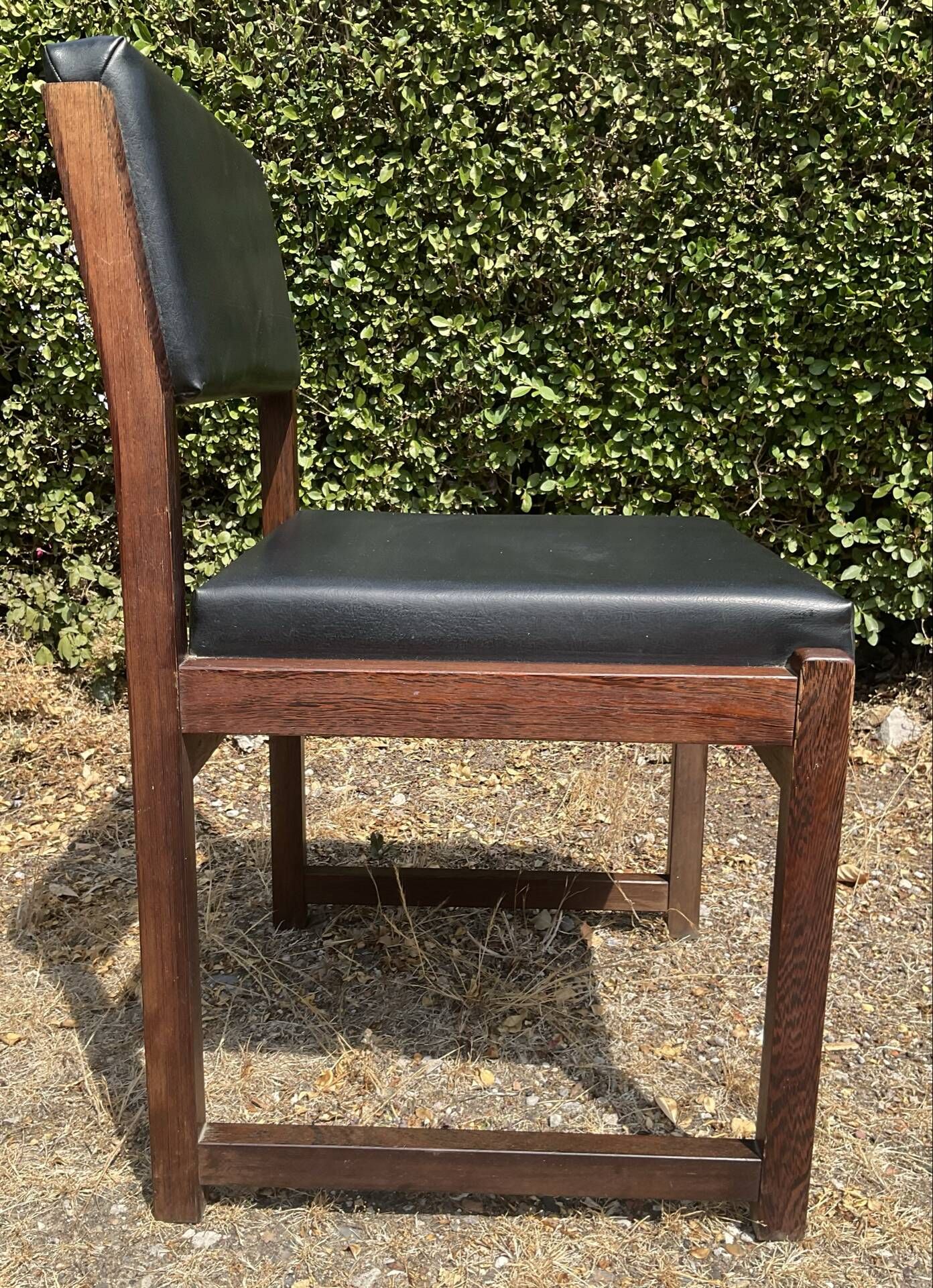 Set of 6 vintage teak chairs with black Skaï.
