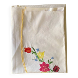 Drap ancien brodé à la maison