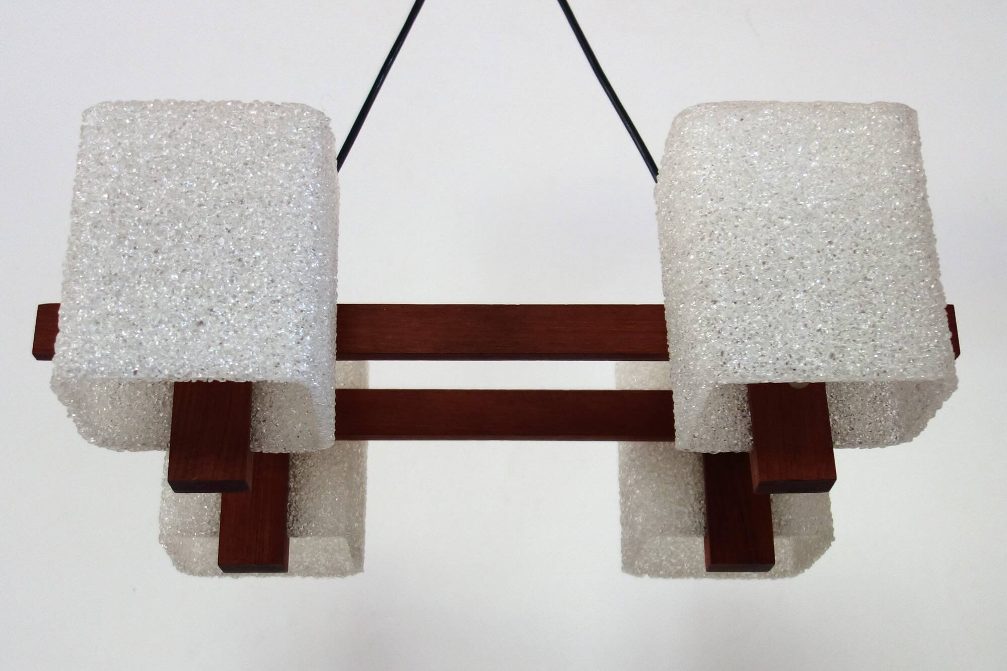 Scandinavian chandelier in perspex and teak from the 60s/70s.