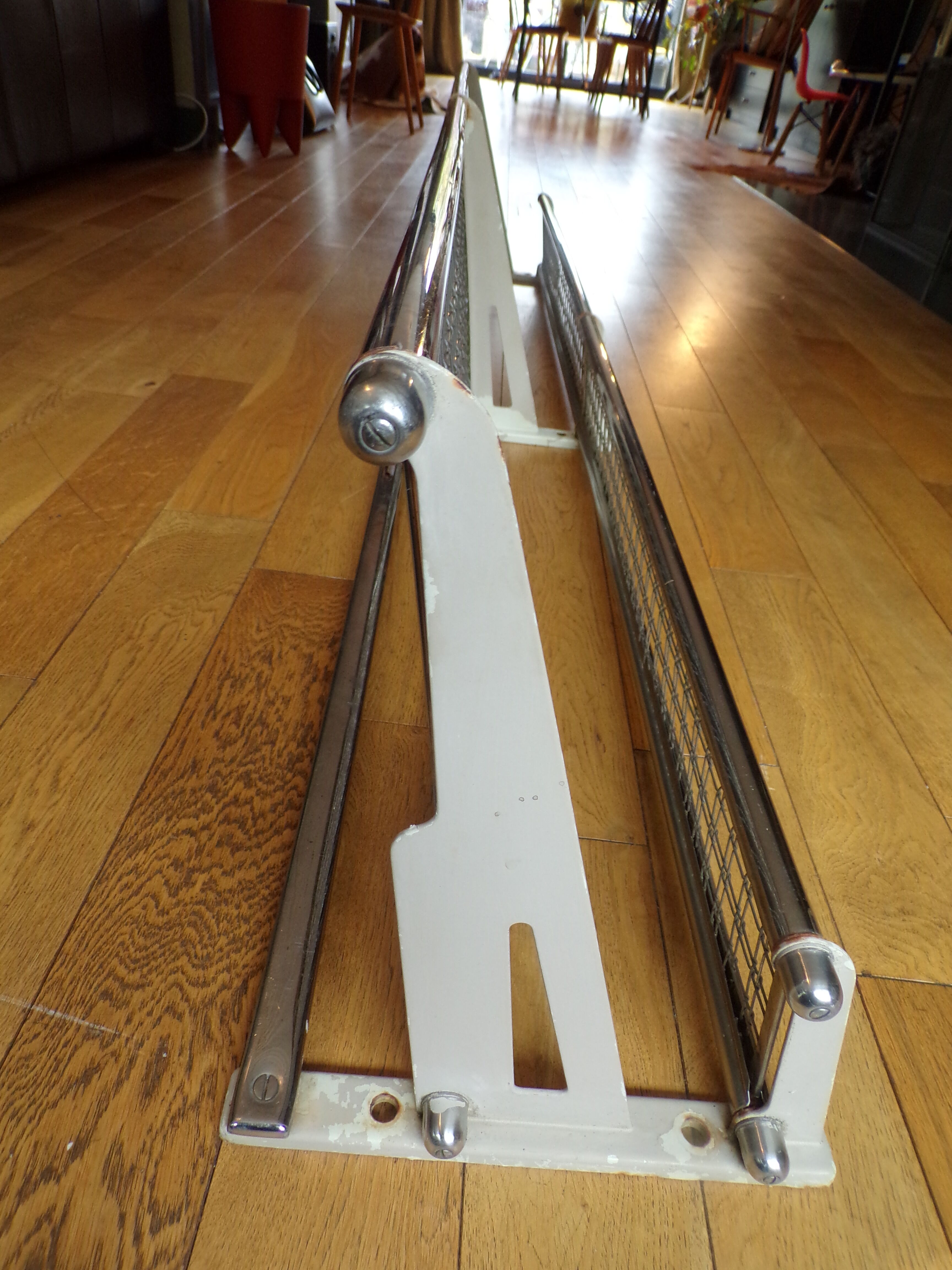 Train luggage carrier