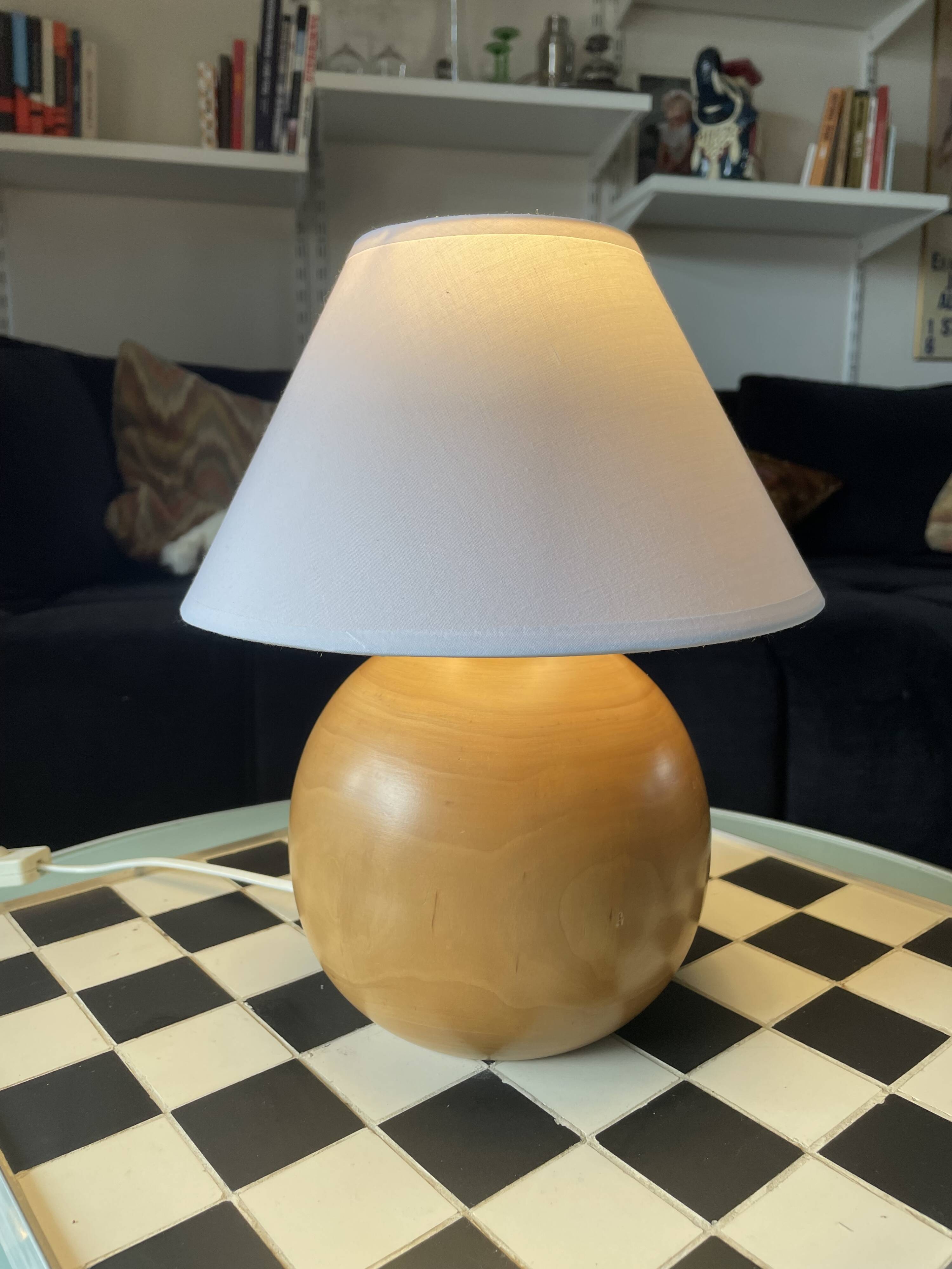 Lampe vintage en bois tourné massif