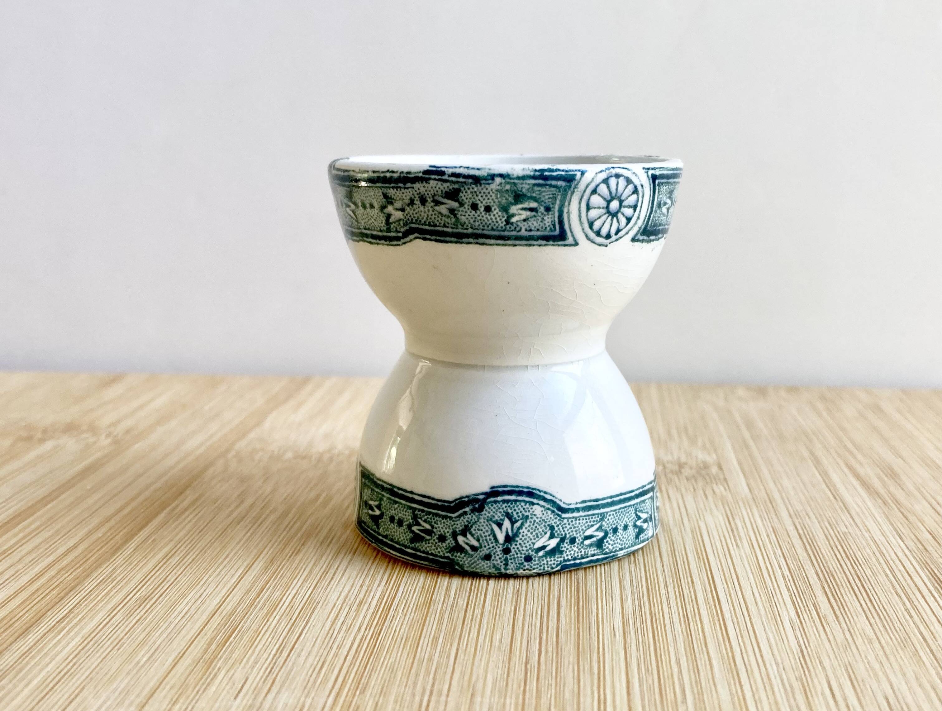 Iron earth egg cup / Moulin des loups & Hamage