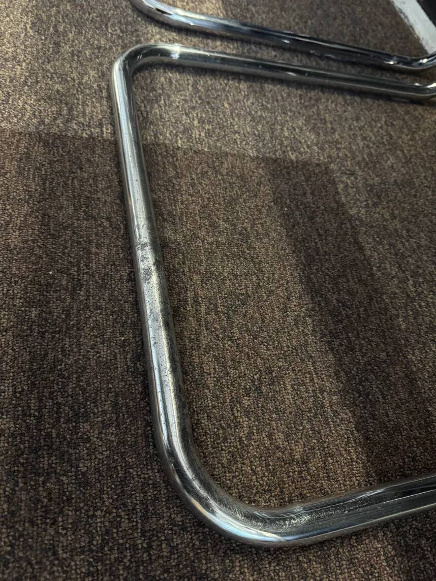 Set of 4 Armchairs in the style of Marcel Breuer – sled base