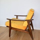Fauteuil yougoslave restauré du milieu du siècle en jaune doré