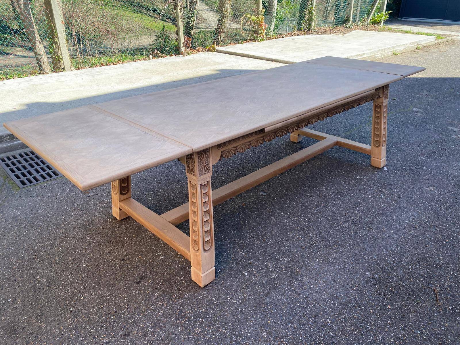 Renovated 19th-century Breton farmhouse dining table, extendable, in oak, 200-290 cm.