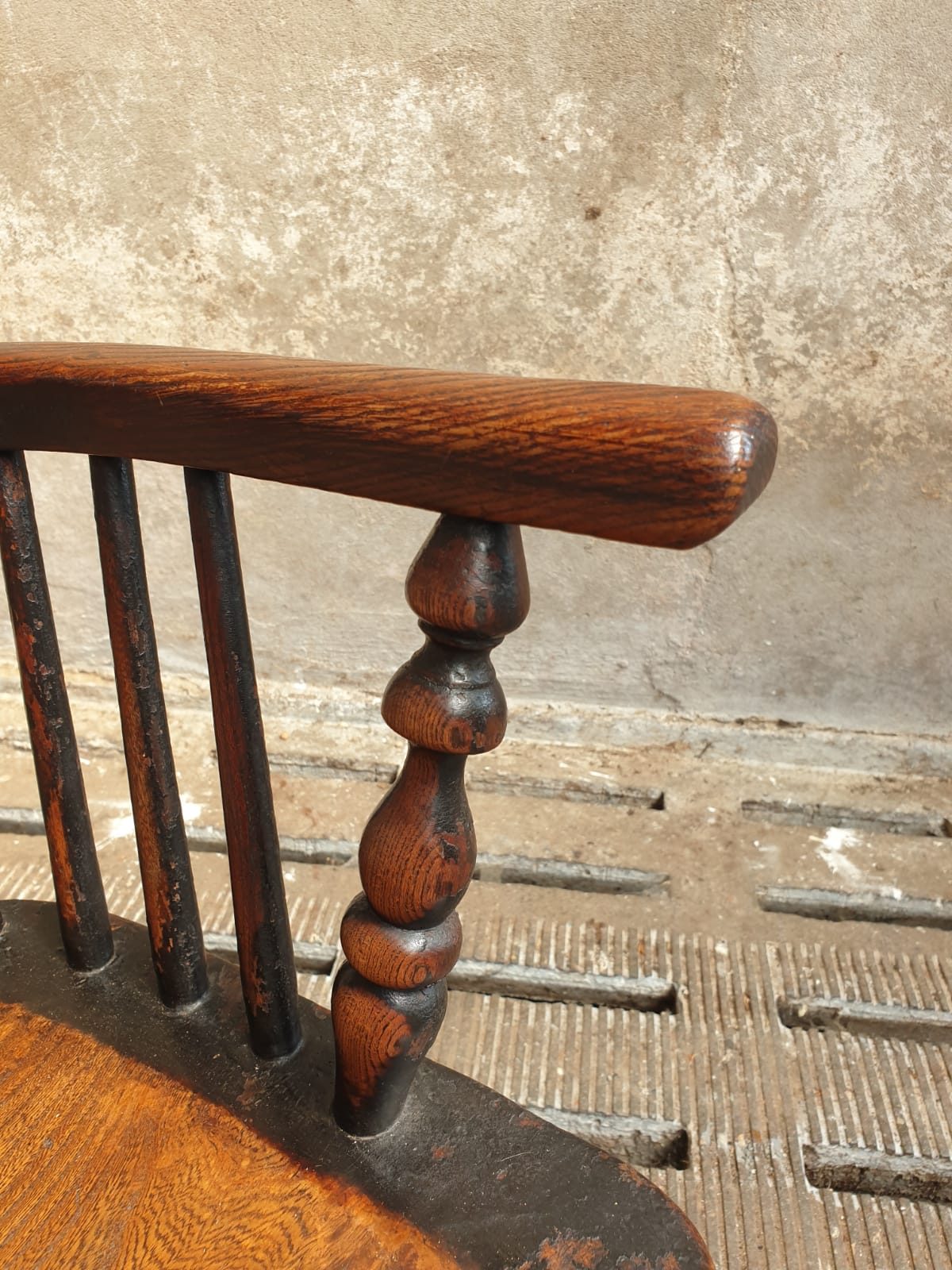 Antique rocking chair Windsor 1840