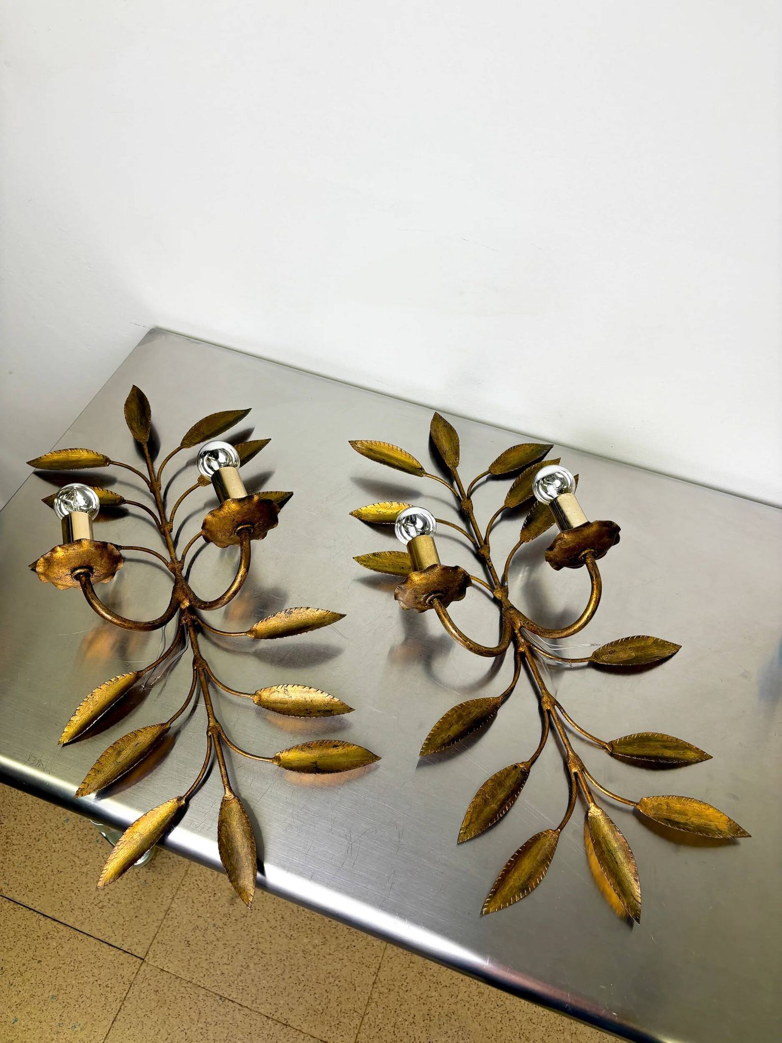 Pair of floral gilded Florentine wall sconces, large mid-century design, Italy 1960s