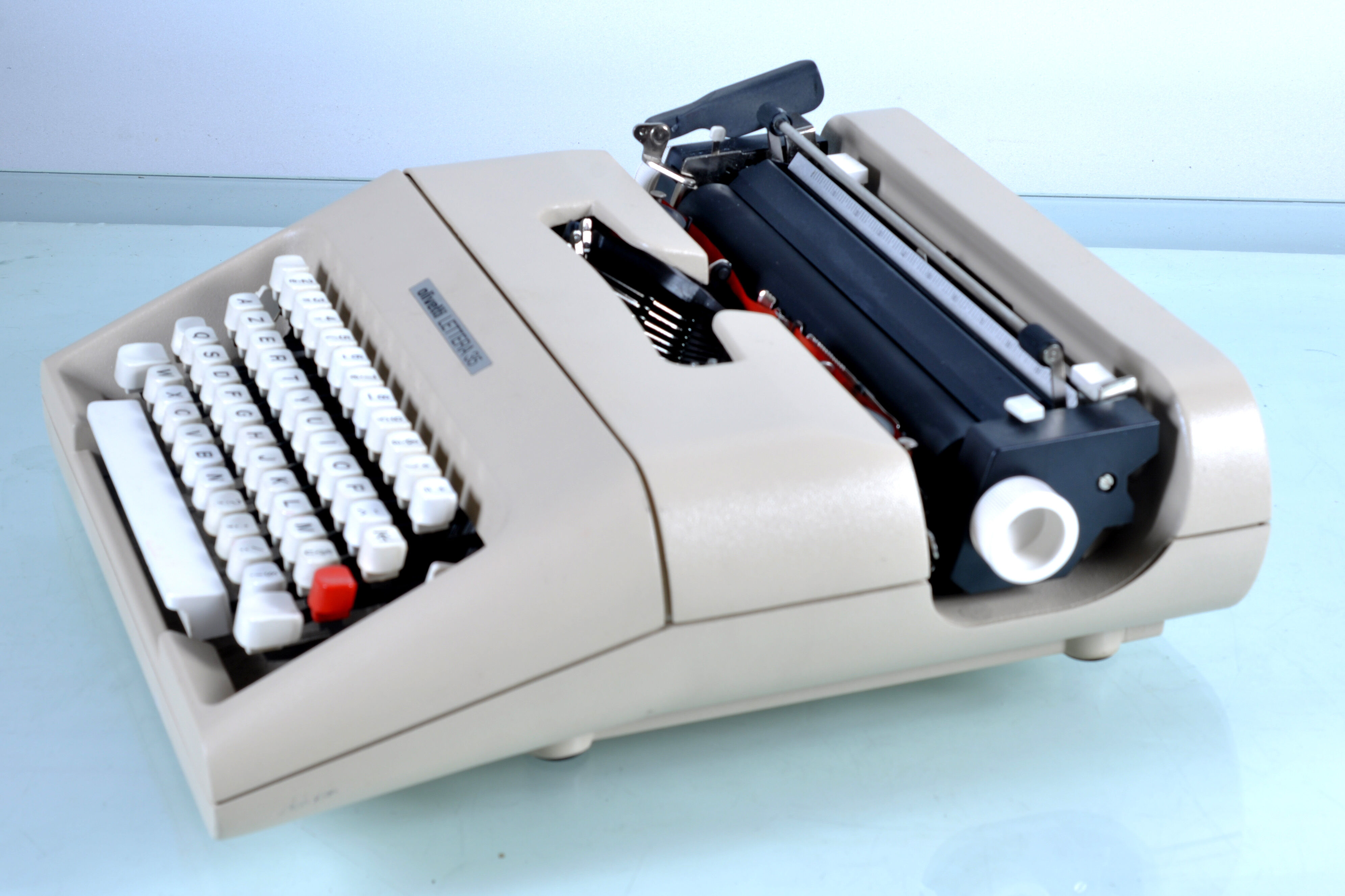 Typewriter Olivetti Lettera 35
