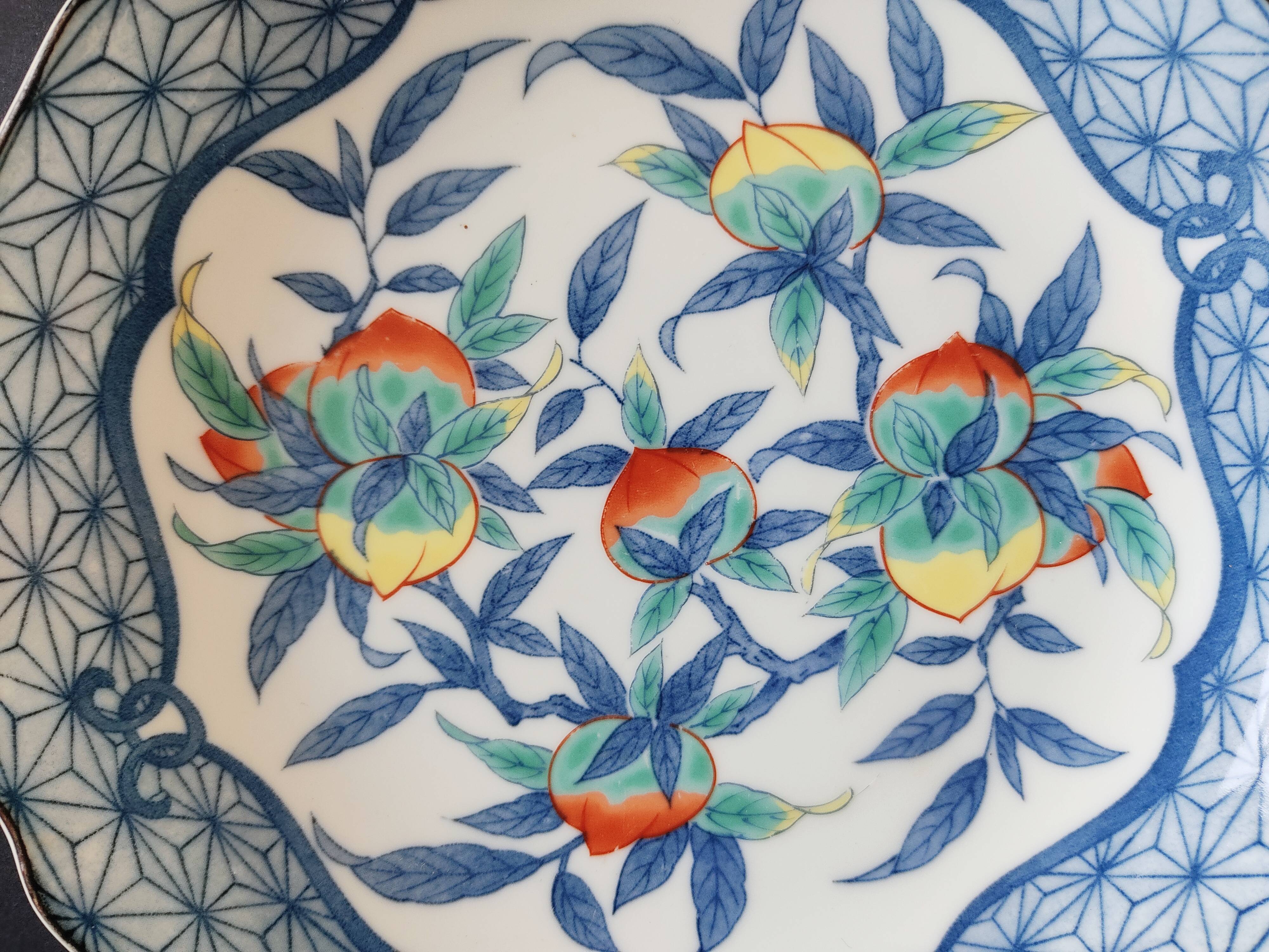 Pair of Asian plates decoration pomegranates