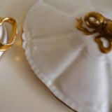 vegetable dish or soup tureen in fine porcelain, decorated with golden ribbons