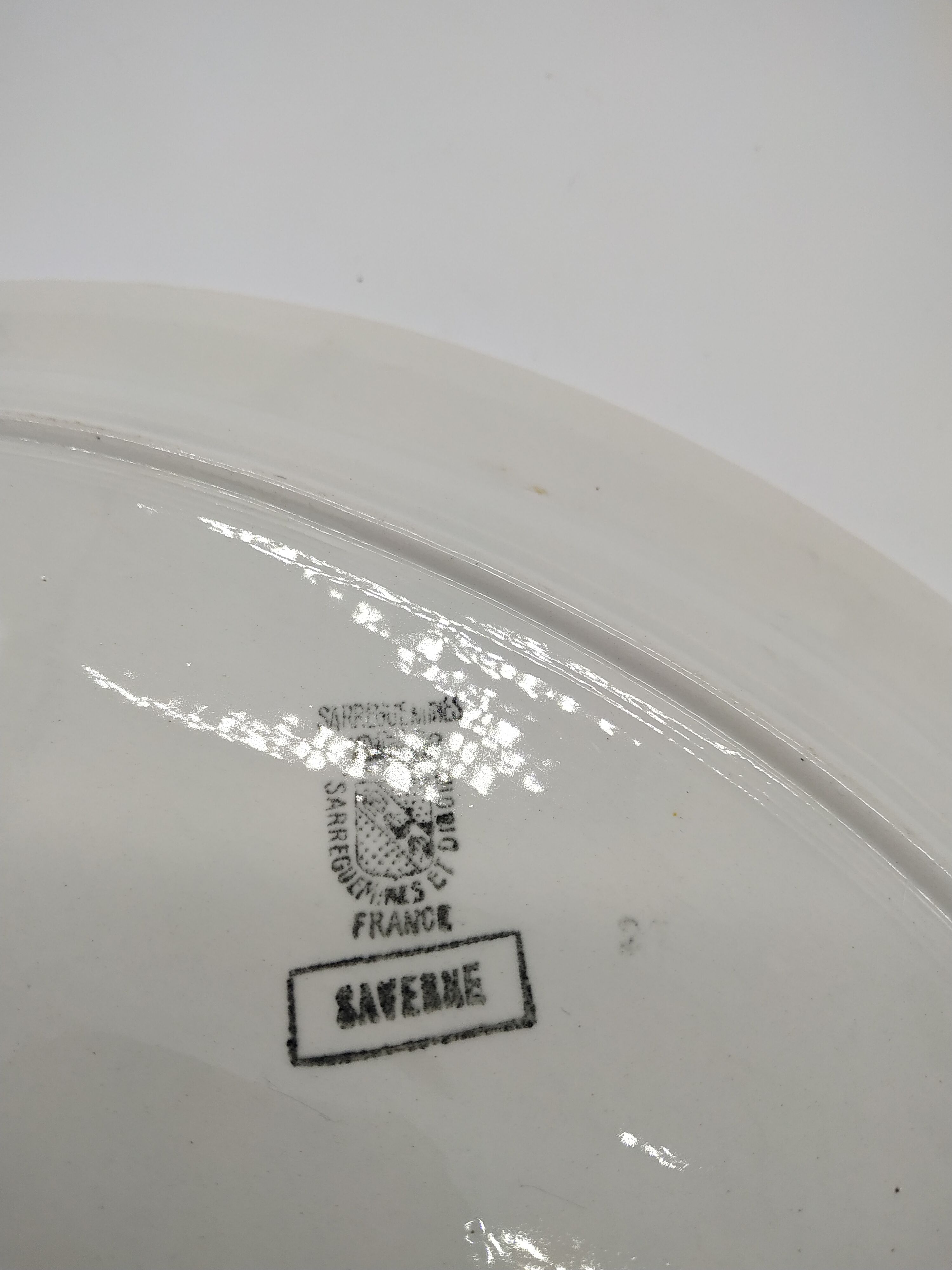 Pair of ceramic dishes from Sarreguemines digoin décor aux Roses