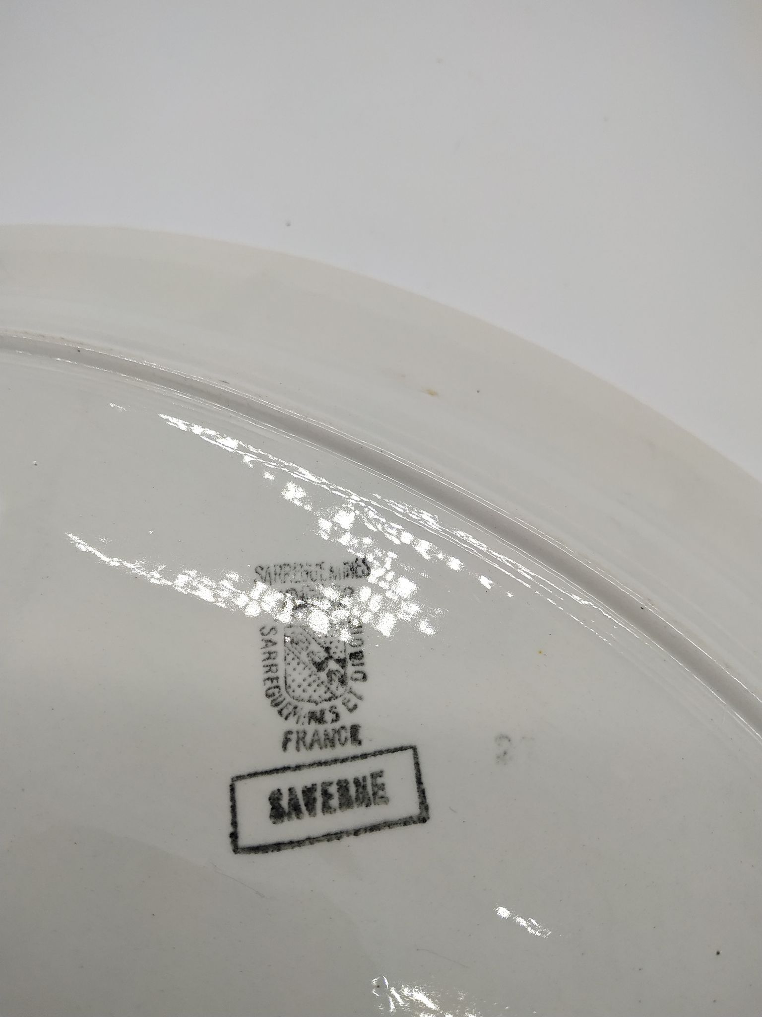 Pair of ceramic dishes from Sarreguemines digoin décor aux Roses