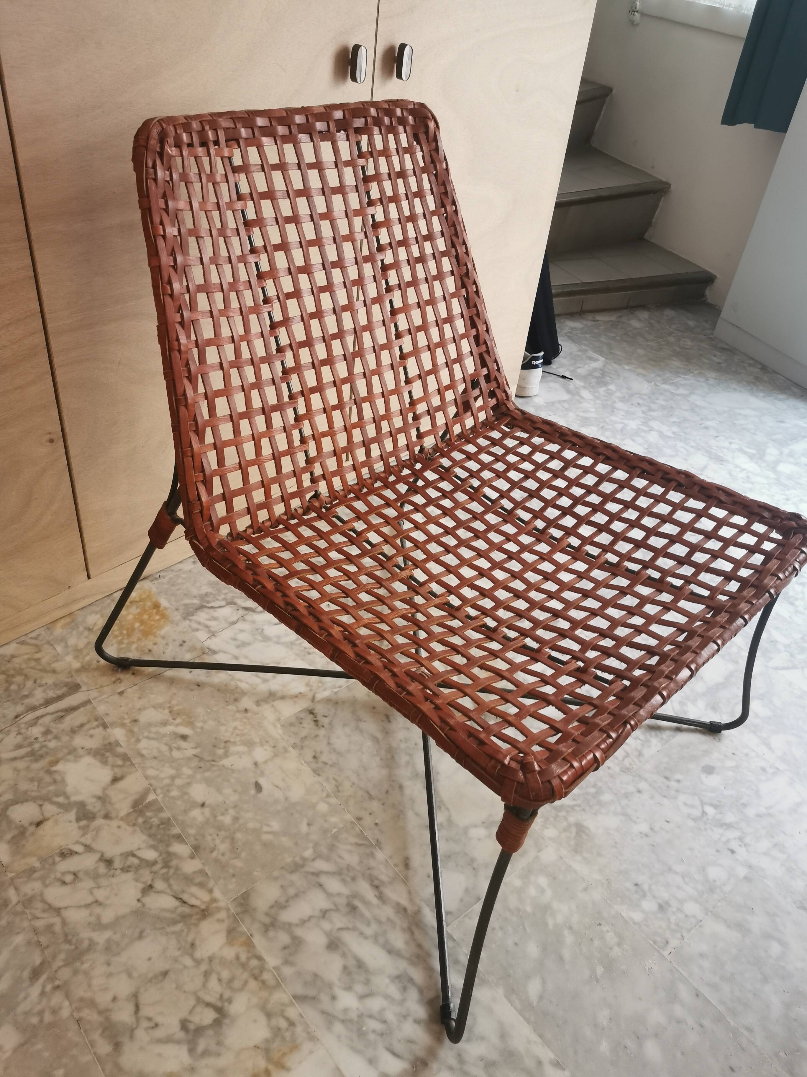 Modernist armchair in woven leather and black metal – 1960s–1970s