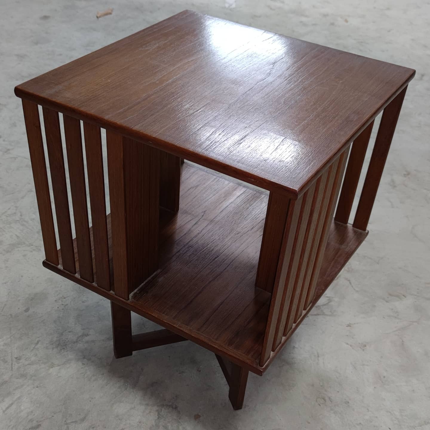 Scandinavian rotating bookshelf in teak from around 1960.