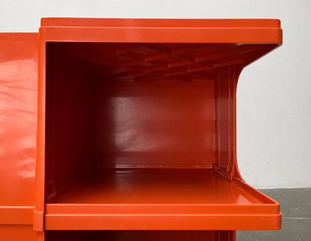 Dessert or space-age side table by Giovanni Pelis for Stile Neolt, 1960s.