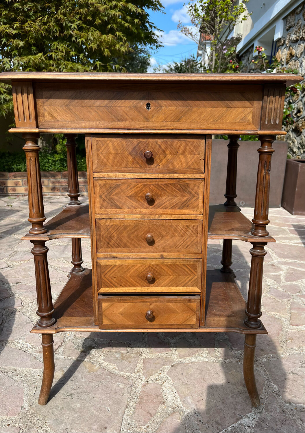 Art nouveau hairdresser