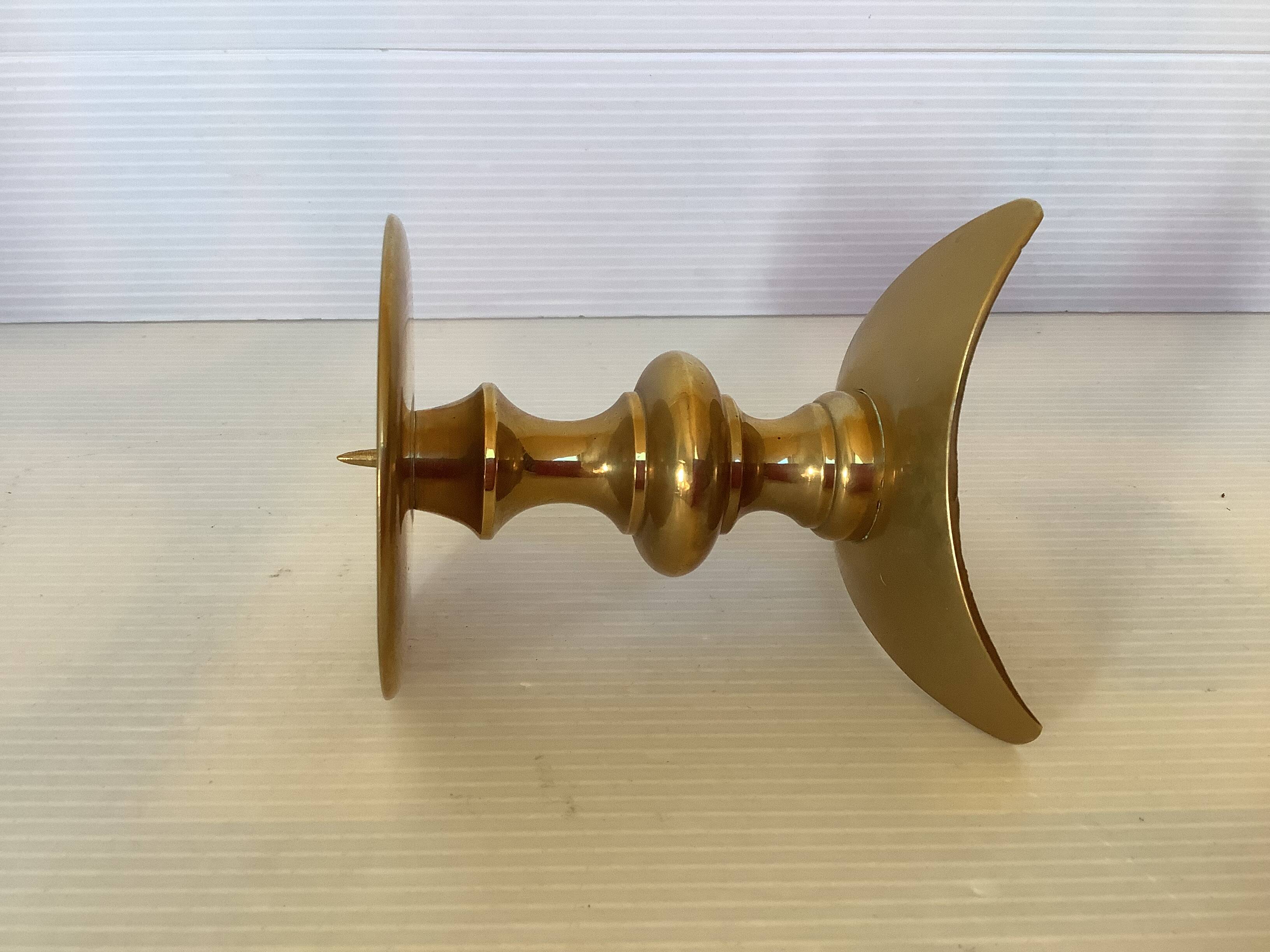 Tripod candlestick in brass