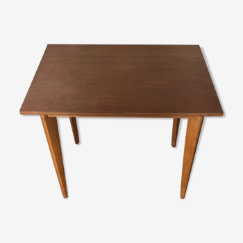 Table en bois pieds compas