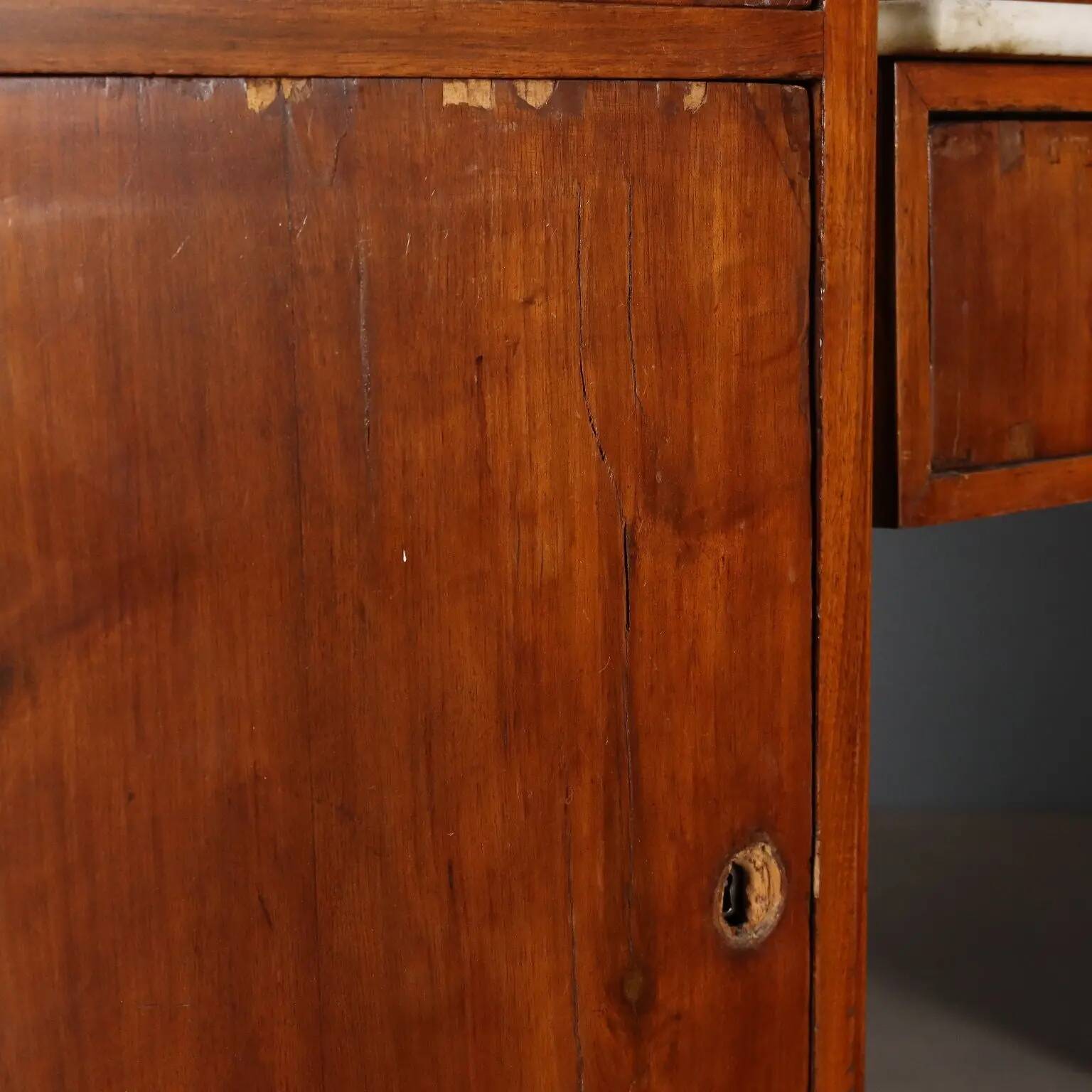 Buffet ancien en noyer avec plateaux en marbre blanc, XIXe siècle