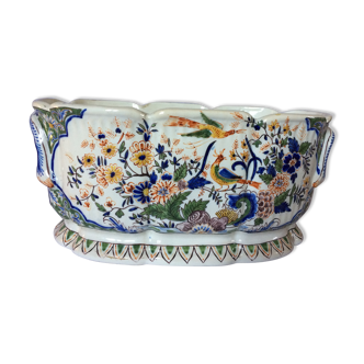 Delft's ancient earthenware v