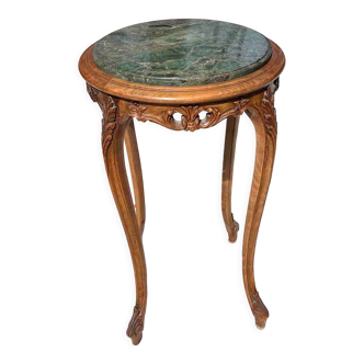 Pedestal table