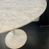 Table pied tulipe