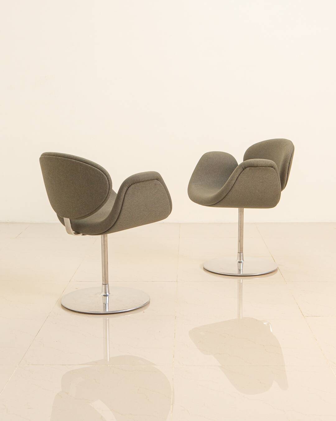 Pair of gray "Little Tulip" armchairs by Pierre Paulin for Artifort 80's