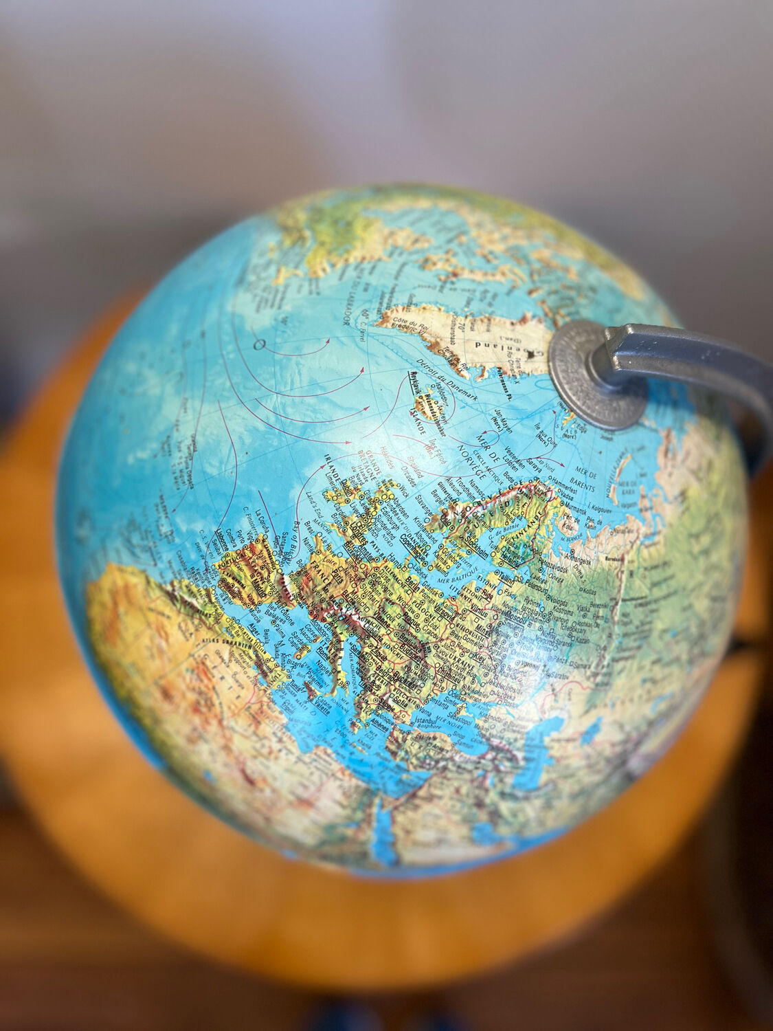 Globe terrestre lumineux vintage