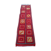 Tapis Marocain rouge format couloir en laine, années 70