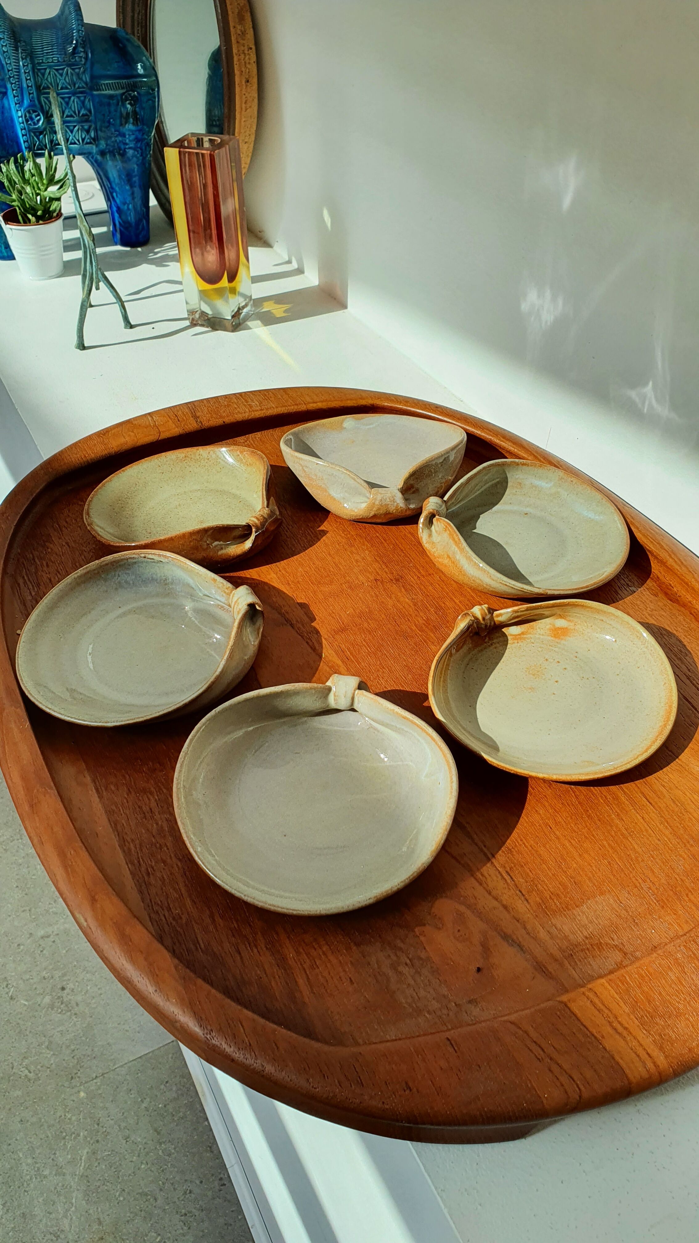 6 enamelled sandstone cups