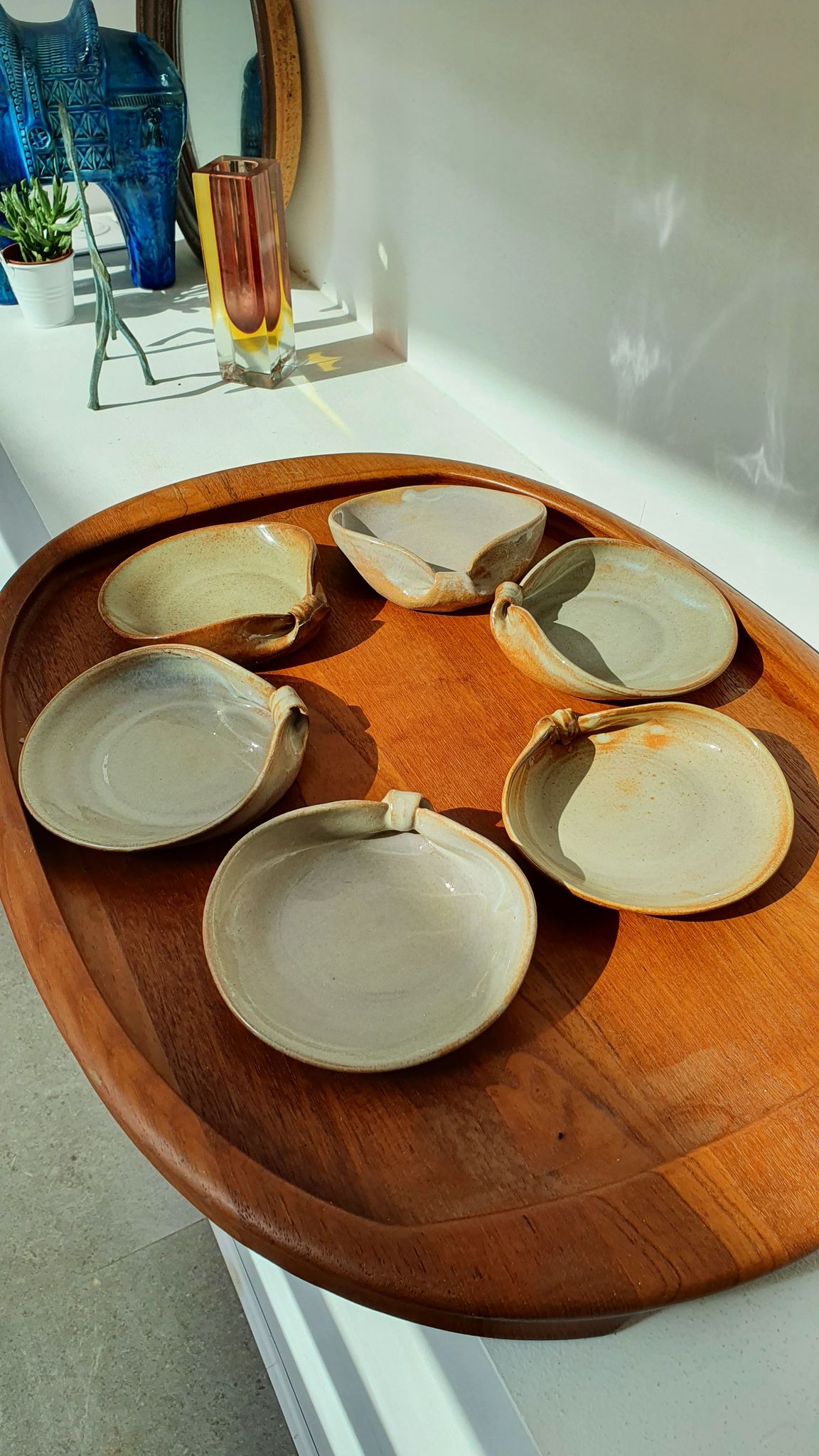 6 enamelled sandstone cups