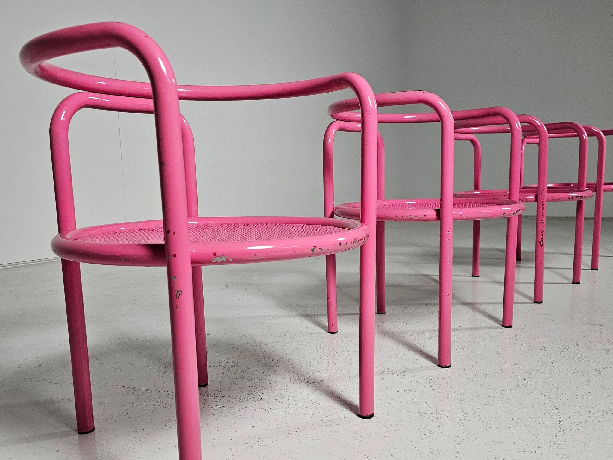 Set of 4 pink Locus Solus chairs by Gae Aulenti for Poltronova, 1960s.